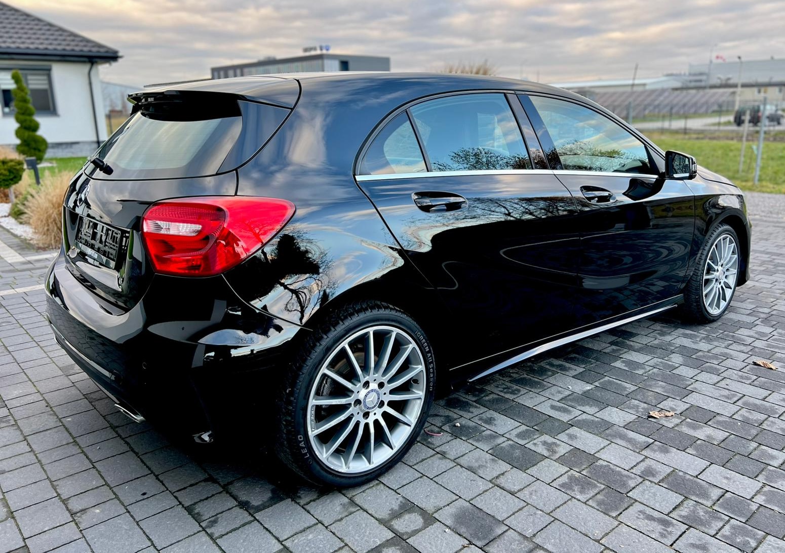 
Mercedes-Benz A 180 BlueEFFICIENCY AMG Line (W176) full									