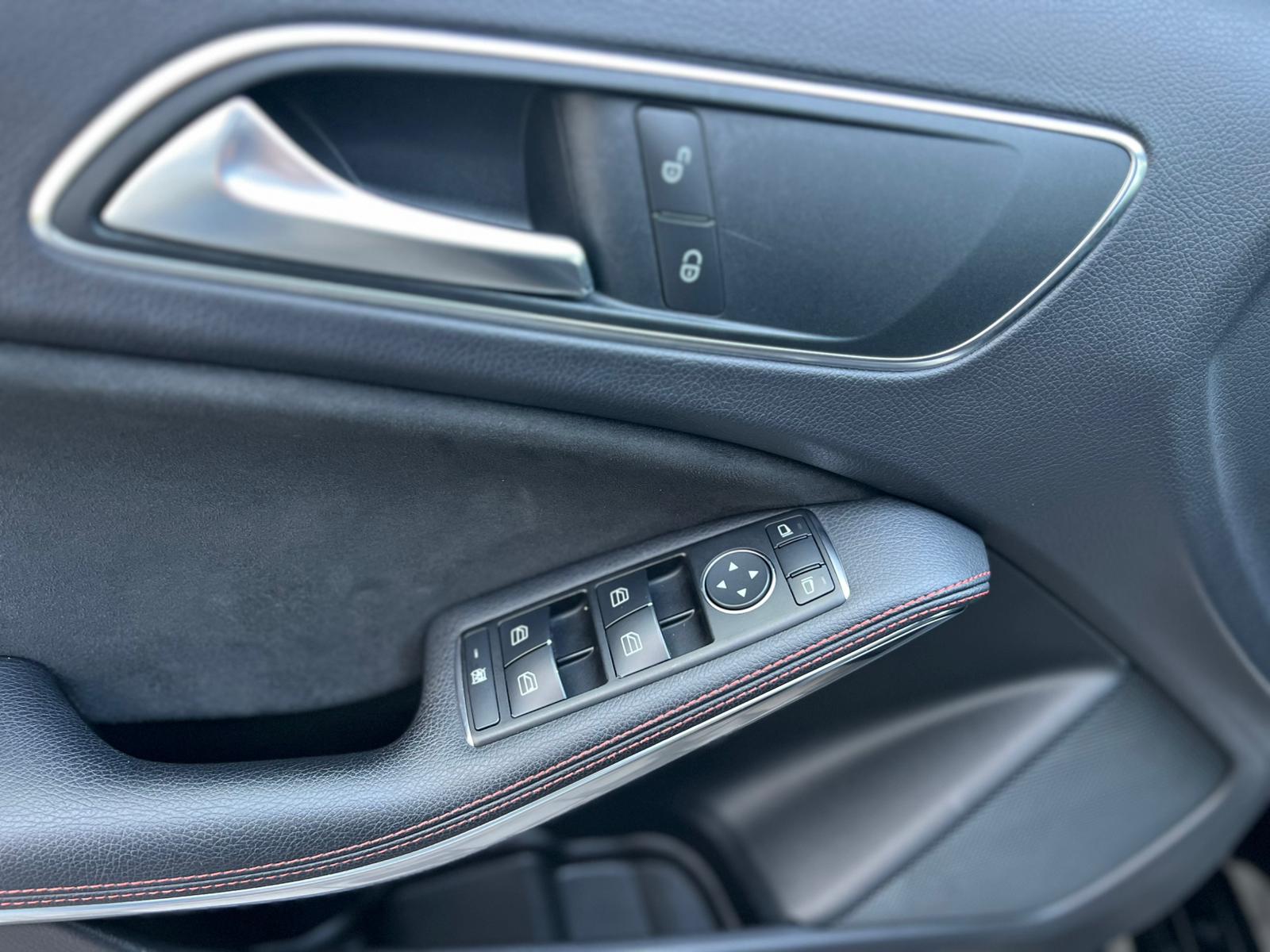 
Mercedes-Benz A 180 BlueEFFICIENCY AMG Line (W176) full									