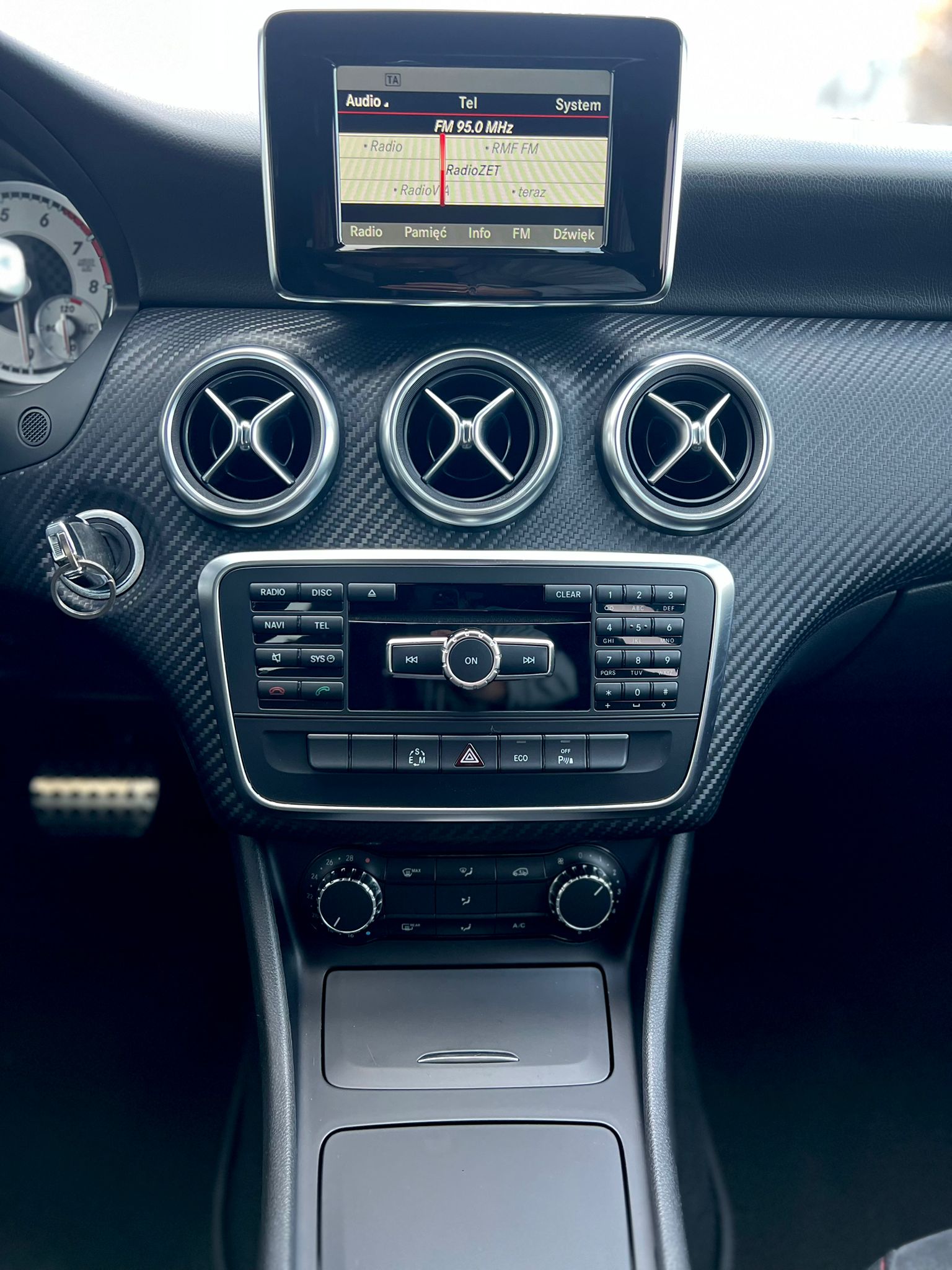 
Mercedes-Benz A 180 BlueEFFICIENCY AMG Line (W176) full									