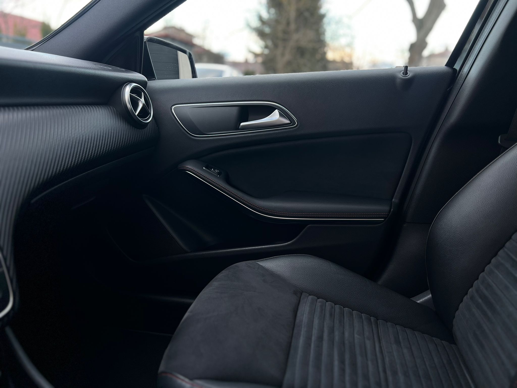 
Mercedes-Benz A 180 BlueEFFICIENCY AMG Line (W176) full									