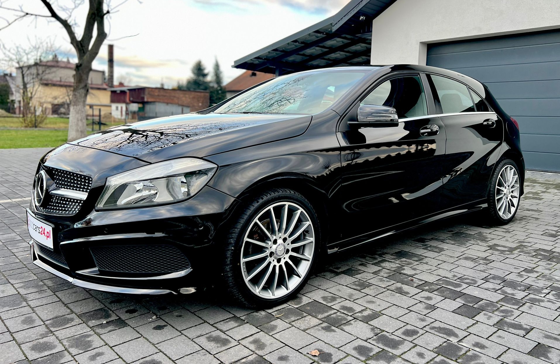 
Mercedes-Benz A 180 BlueEFFICIENCY AMG Line (W176) full									