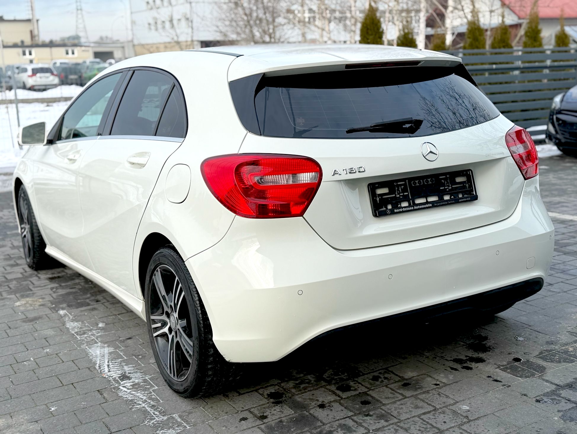 
Mercedes-Benz A 180 full									