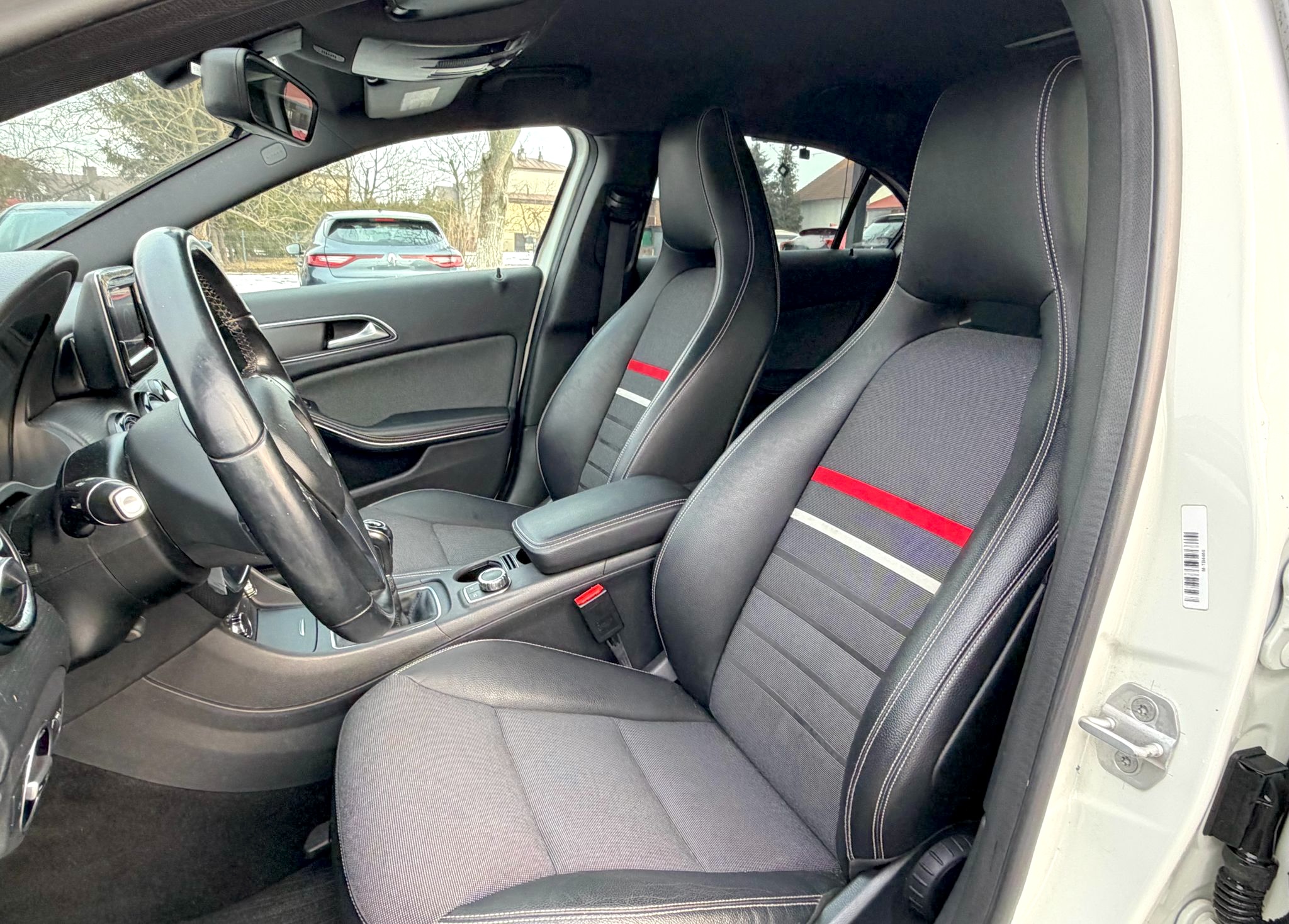 
Mercedes-Benz A 180 full									