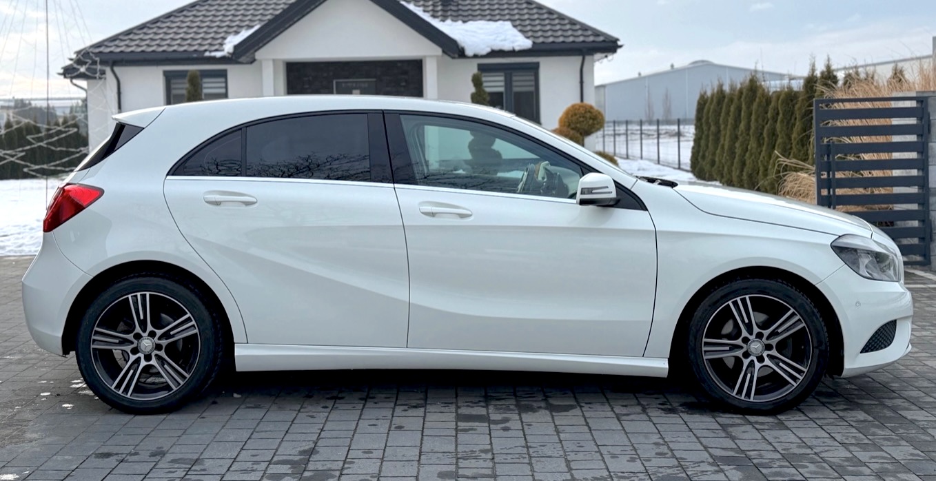 
Mercedes-Benz A 180 full									