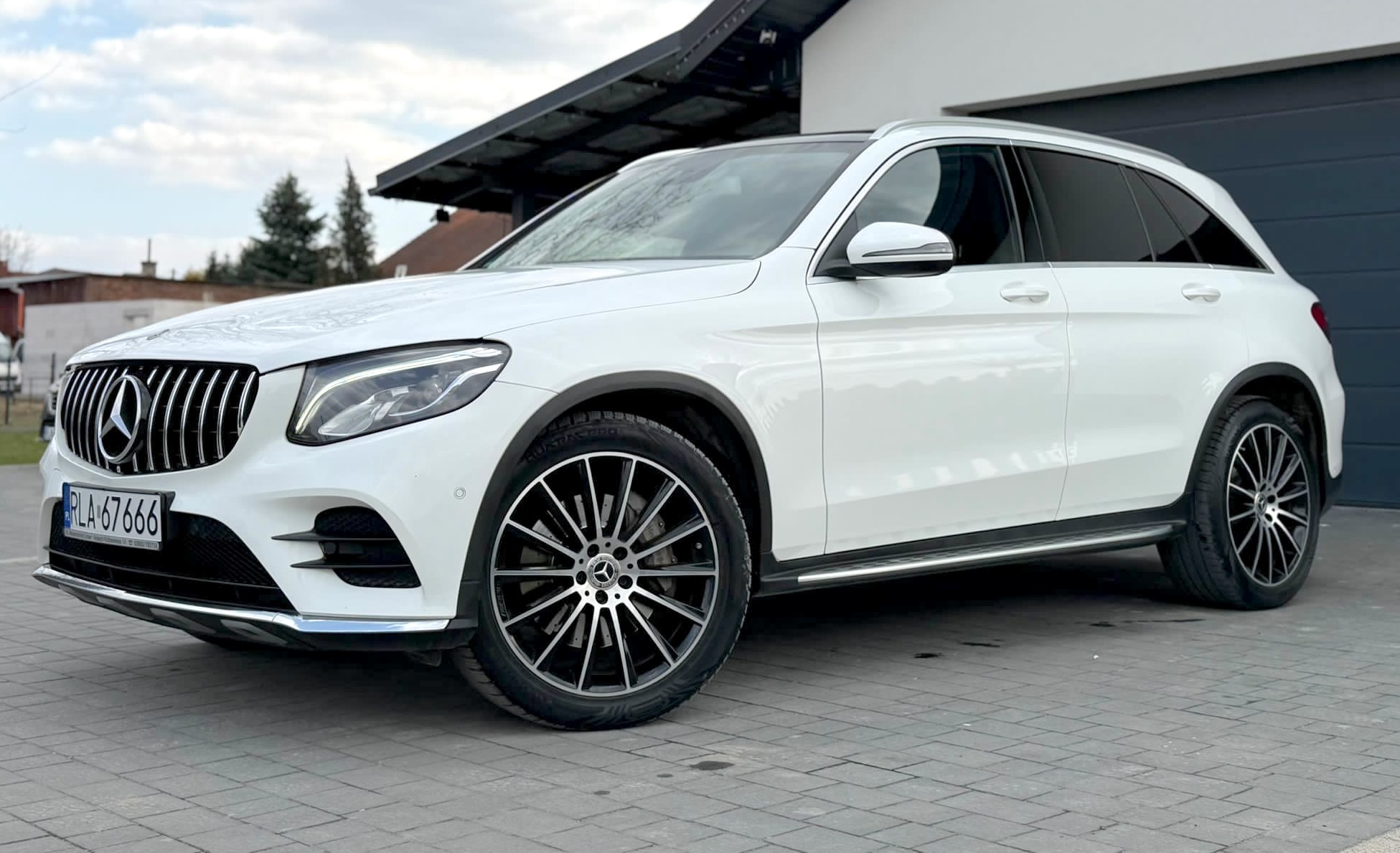 
Mercedes-Benz GLC 250 4MATIC AMG Line (X253) full									
