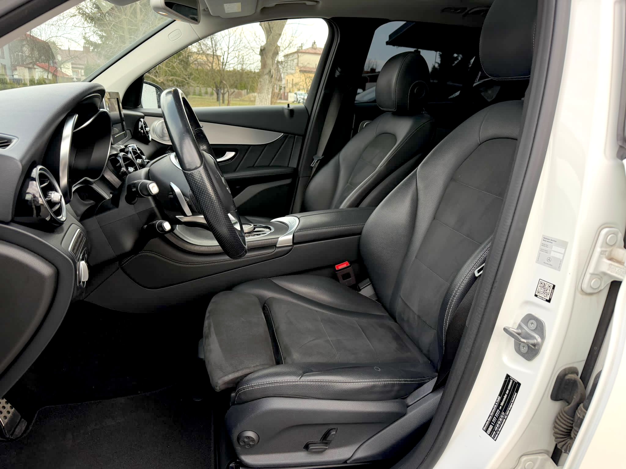 
Mercedes-Benz GLC 250 4MATIC AMG Line (X253) full									