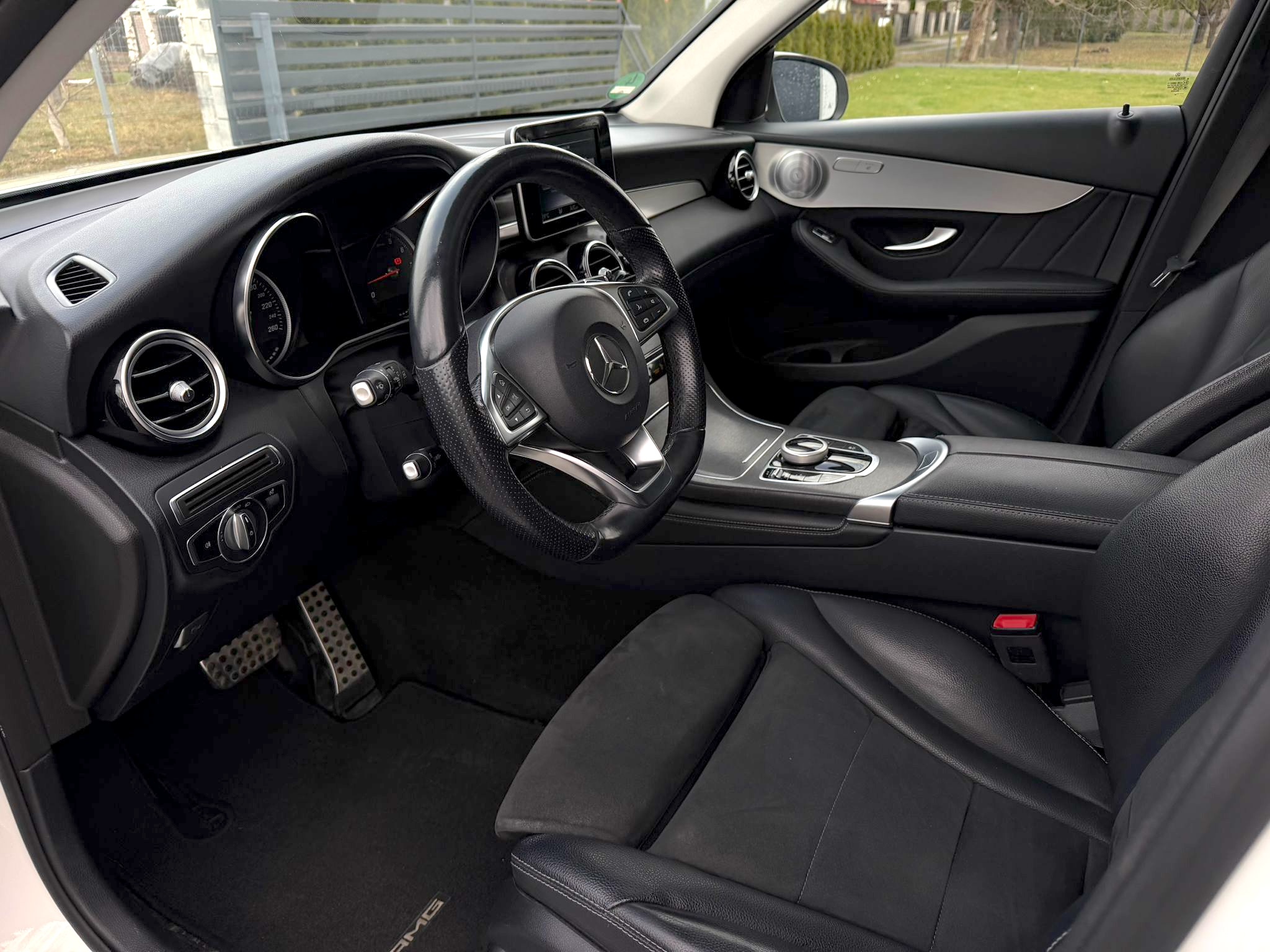 
Mercedes-Benz GLC 250 4MATIC AMG Line (X253) full									