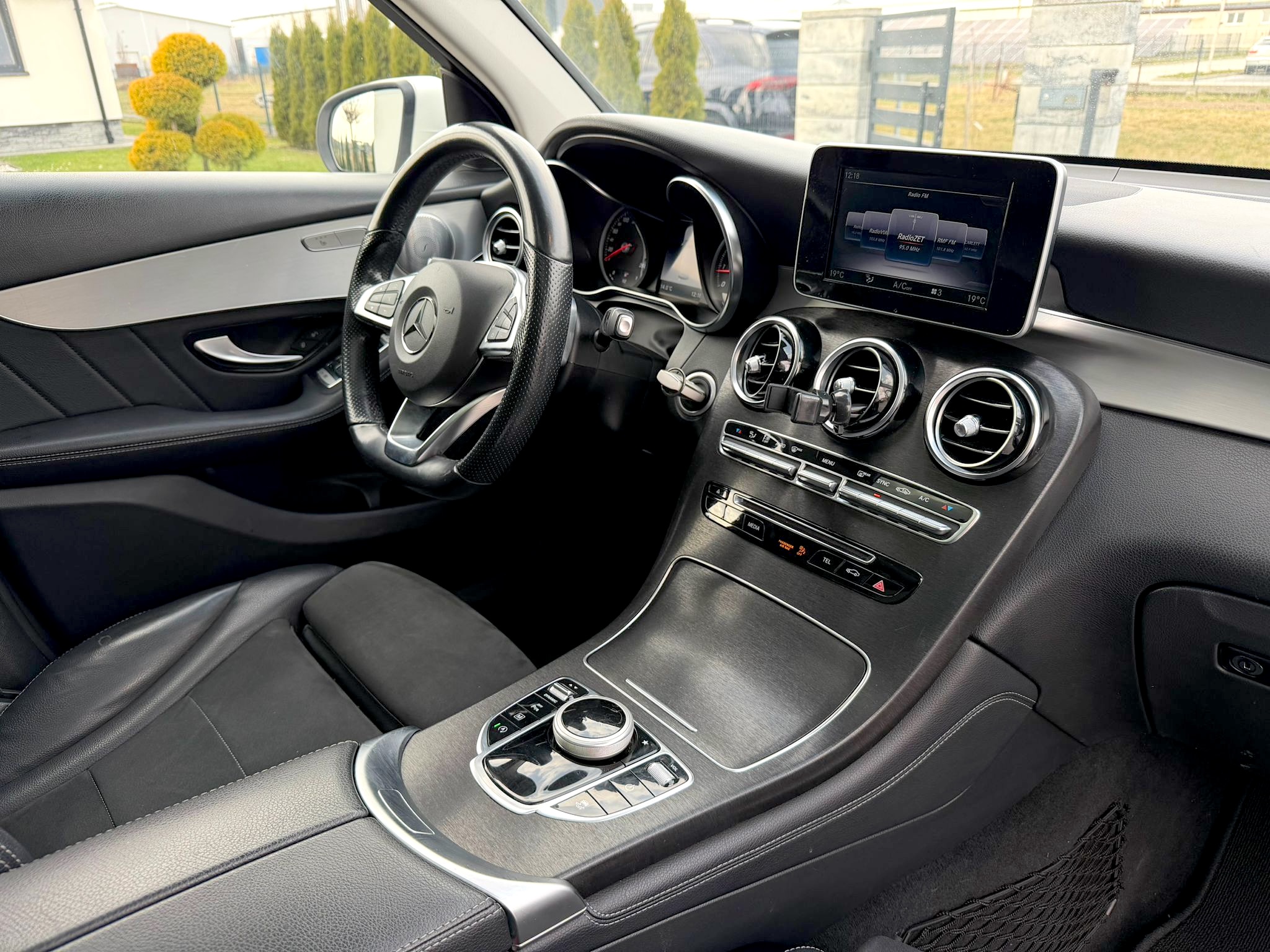 
Mercedes-Benz GLC 250 4MATIC AMG Line (X253) full									