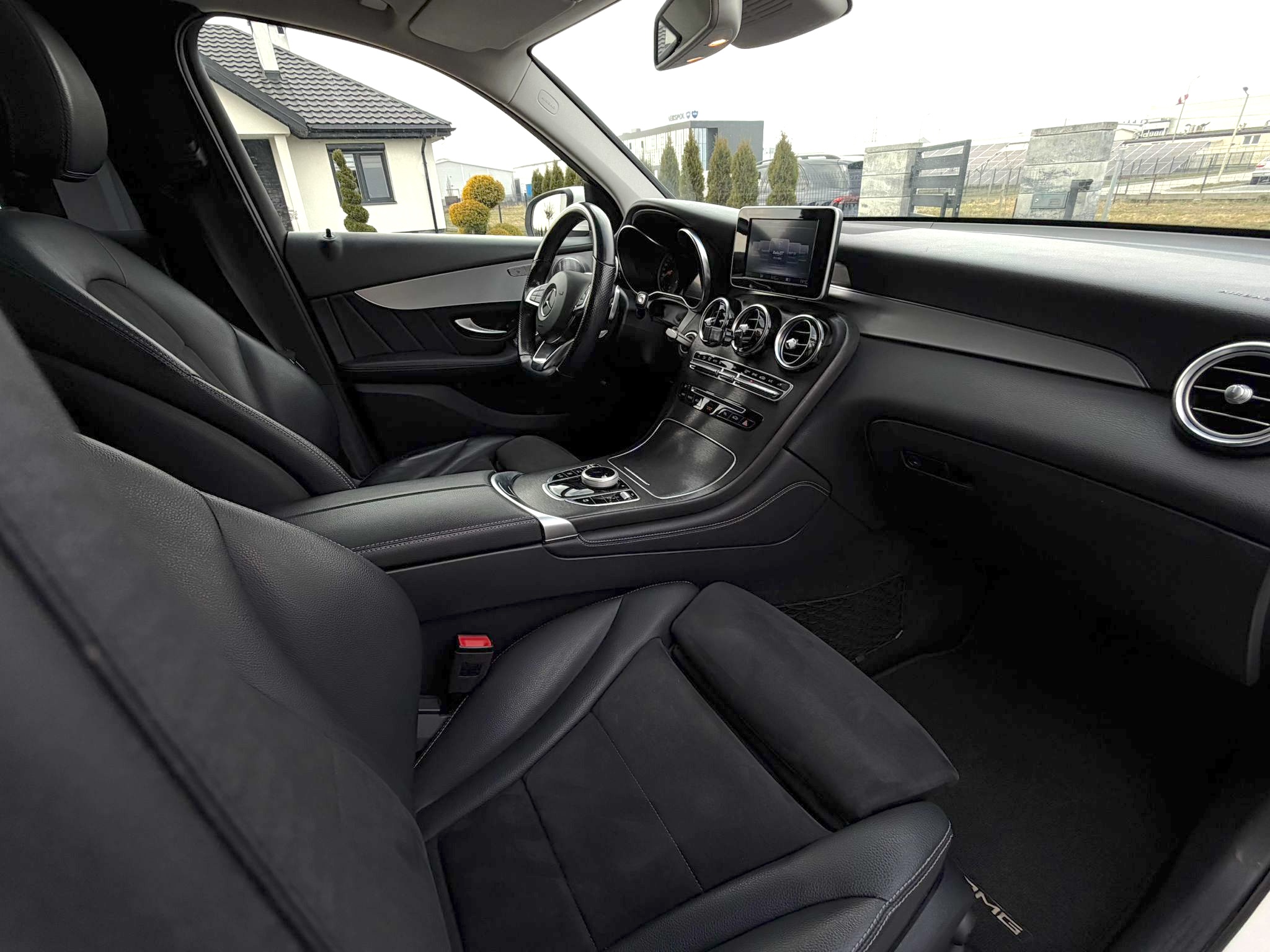 
Mercedes-Benz GLC 250 4MATIC AMG Line (X253) full									