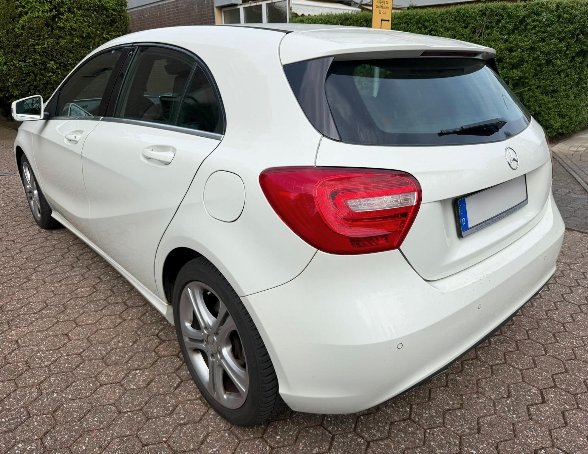 
Mercedes A 180 BlueEFFICIENCY (W176) full									