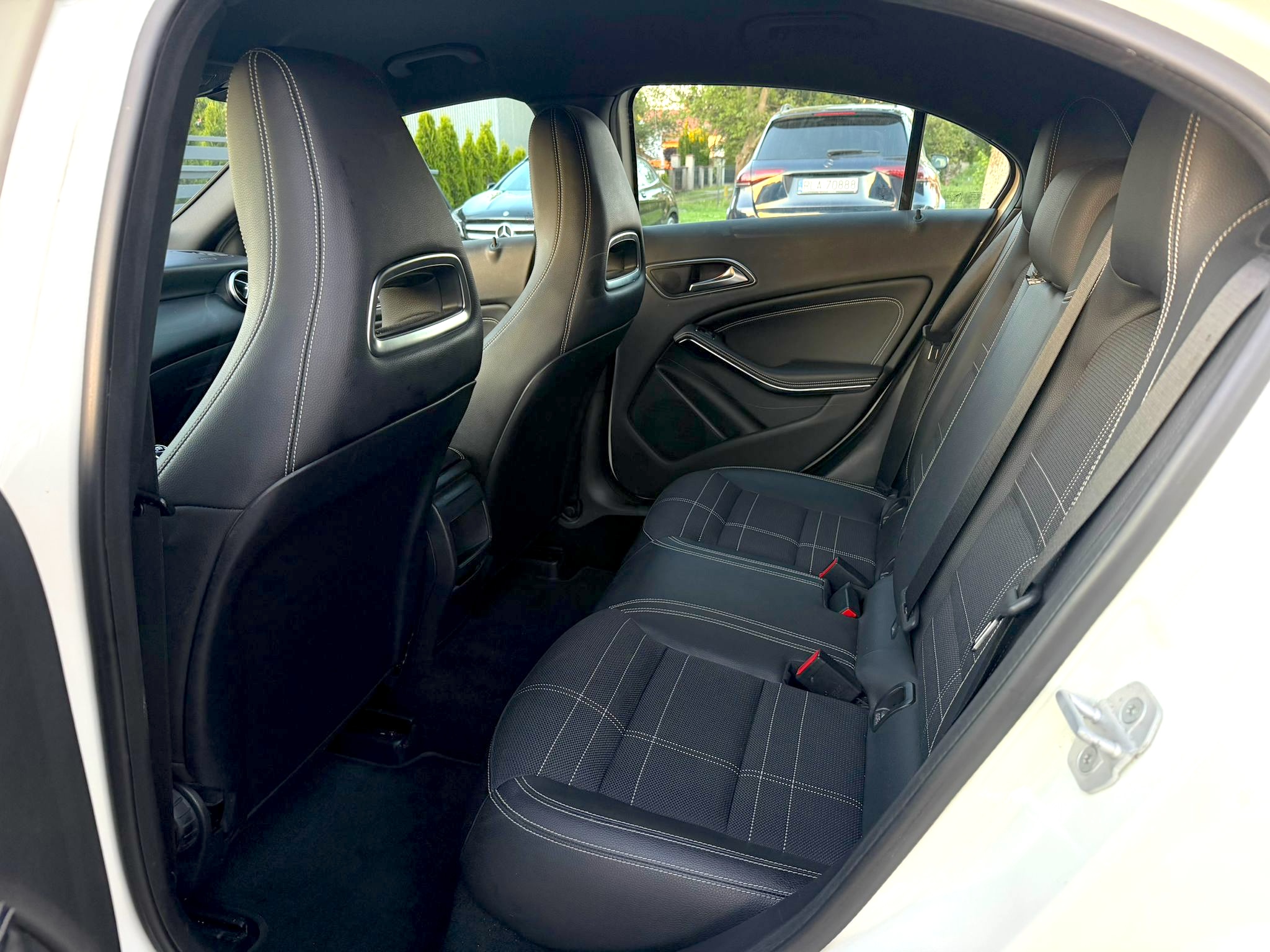 
Mercedes A 180 BlueEFFICIENCY (W176) full									
