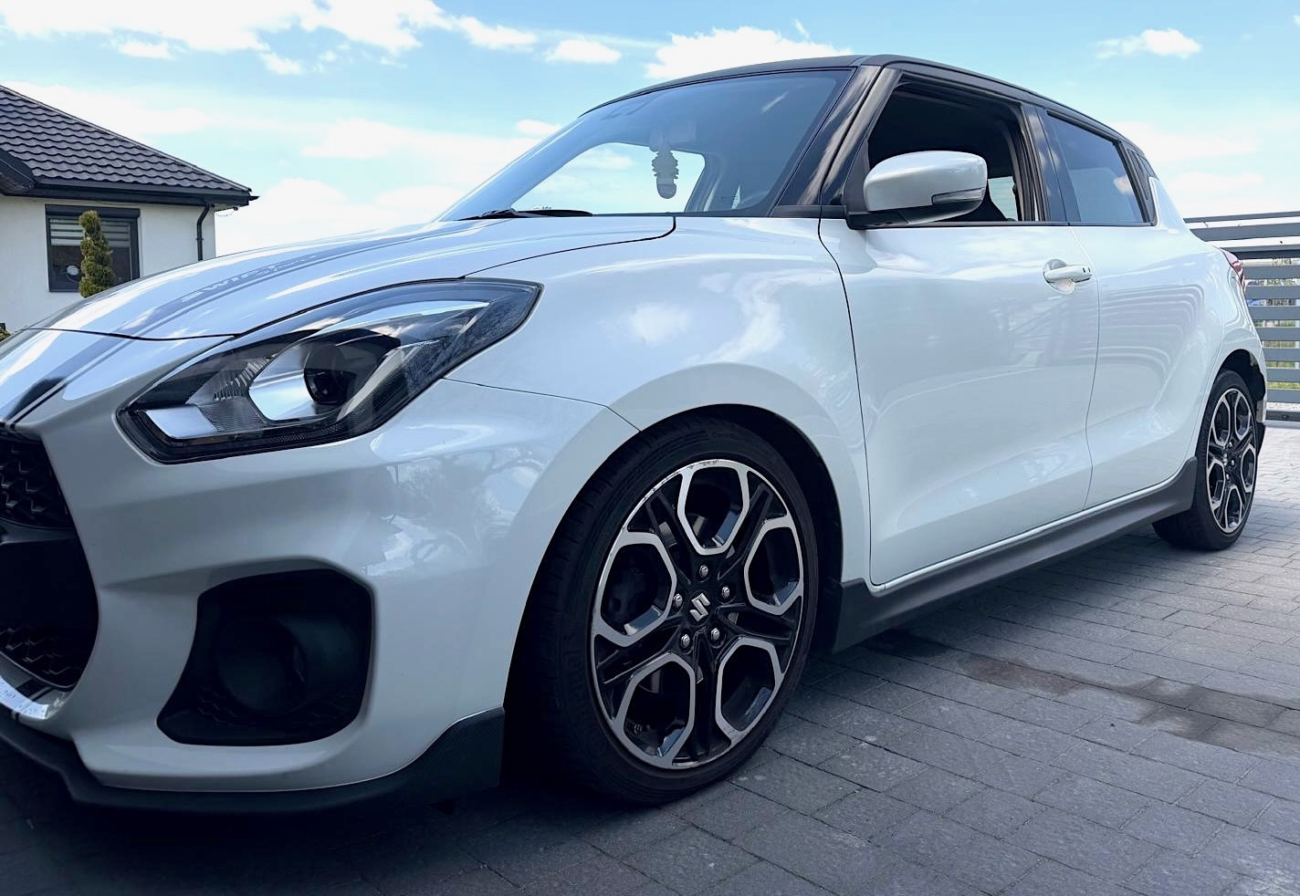 
Suzuki Swift Sport Hybrid full									