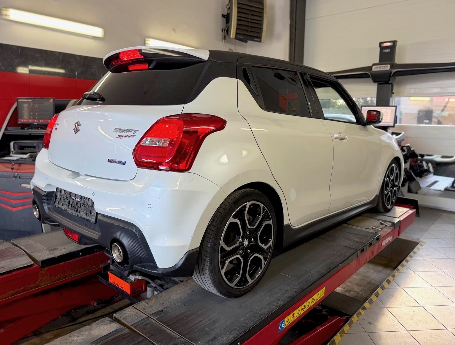 
Suzuki Swift Sport Hybrid full									