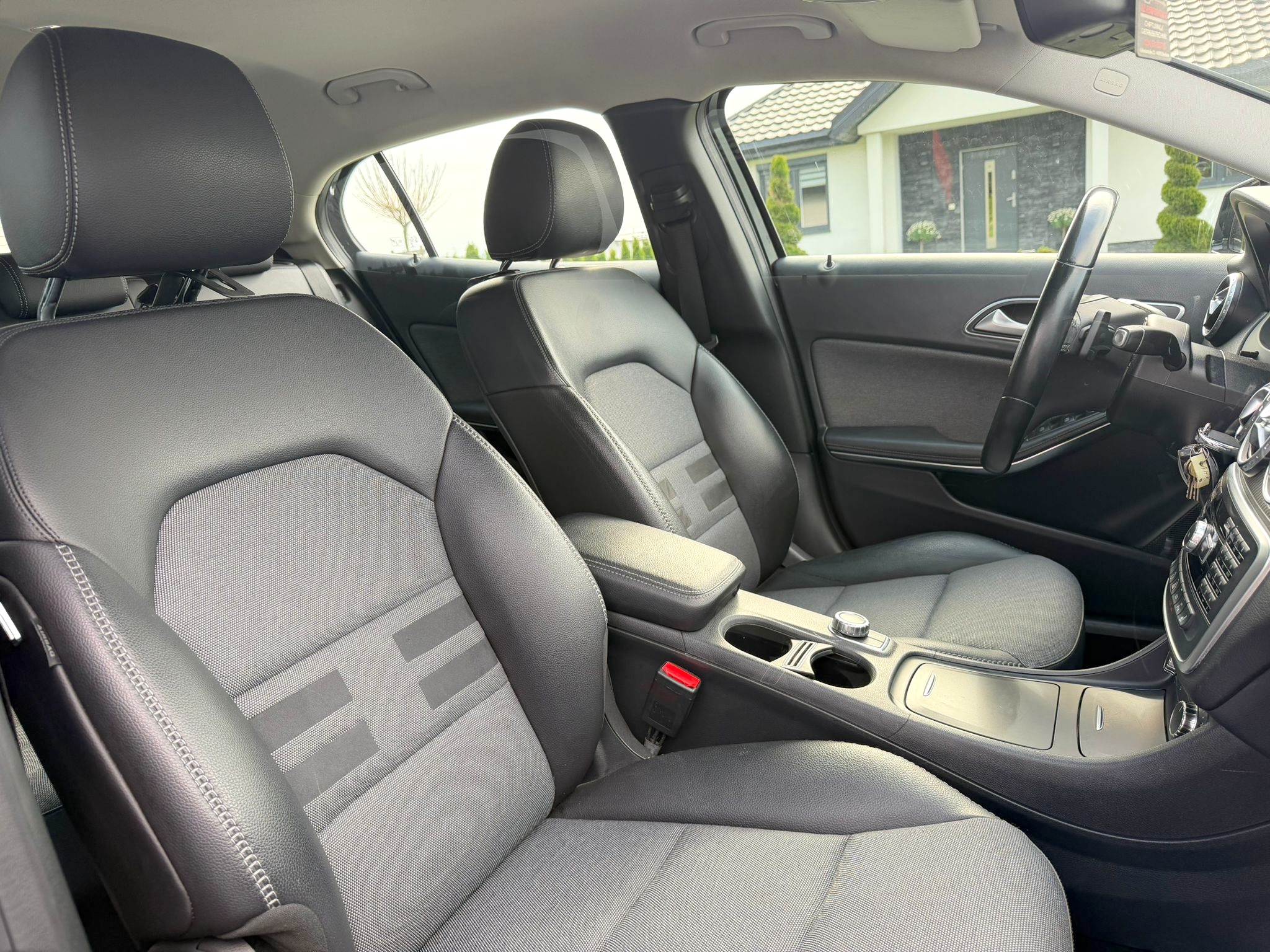 
Mercedes-Benz GLA 200 (W156) full									
