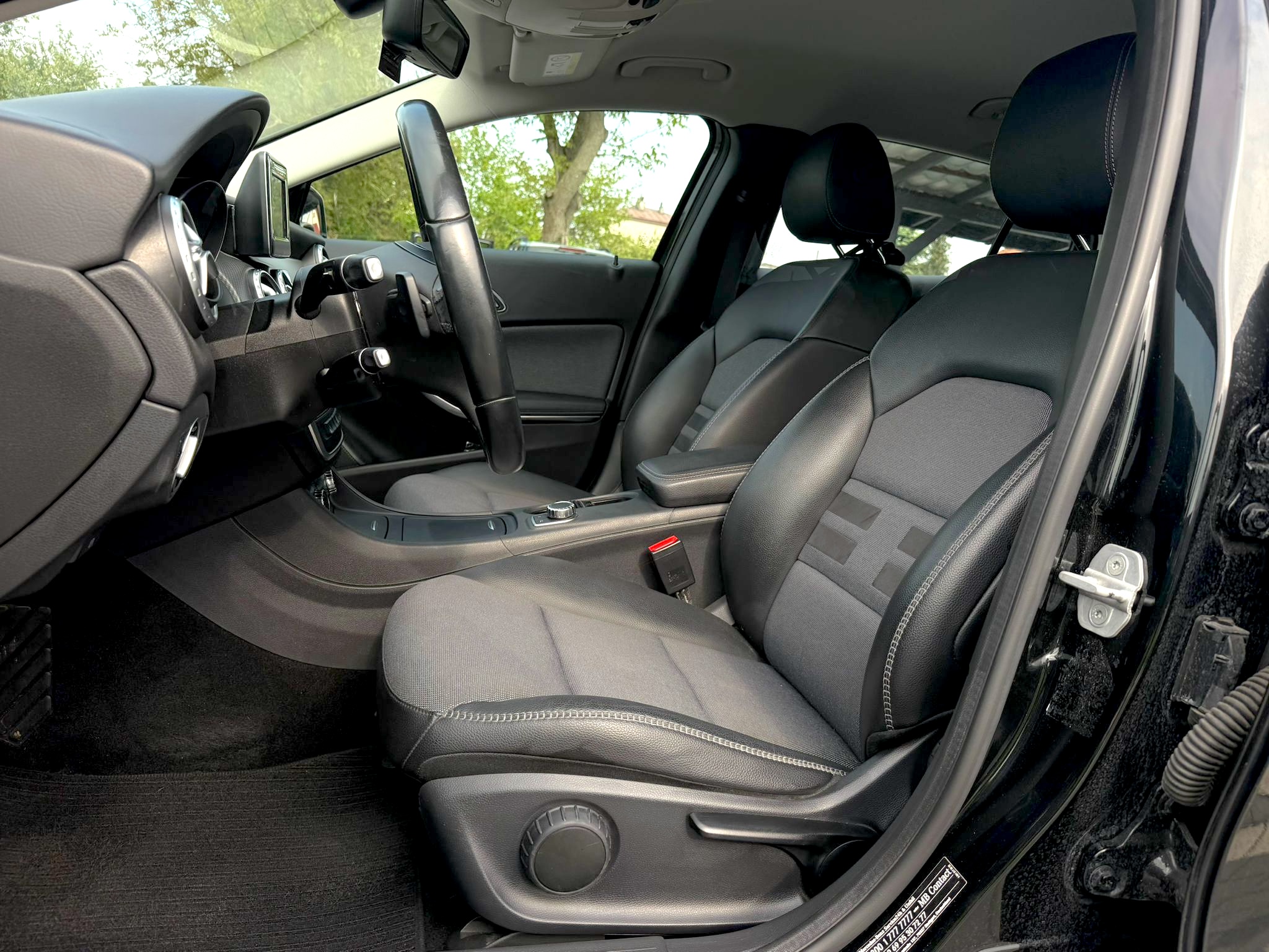 
Mercedes-Benz GLA 200 (W156) full									