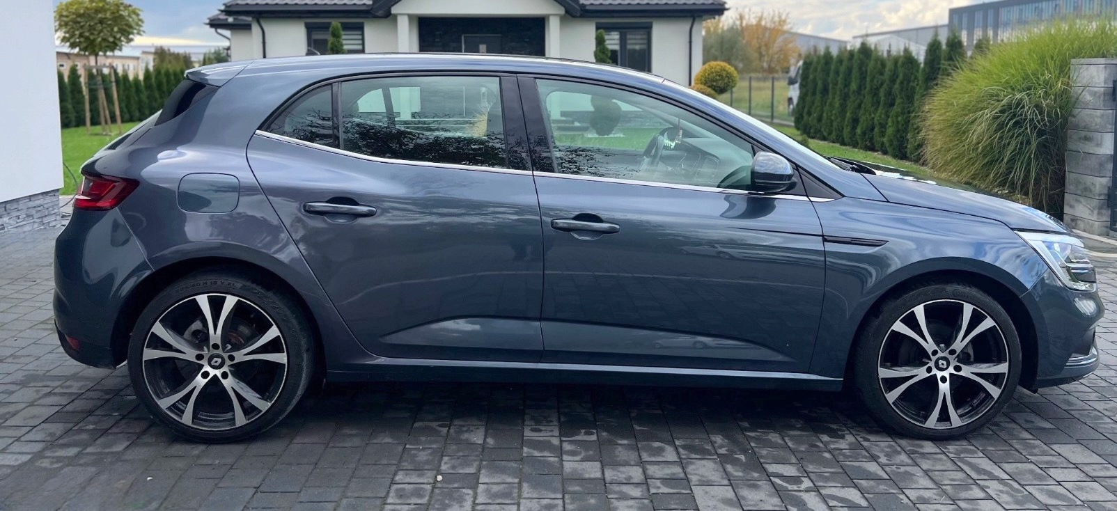 
Renault Megane Life full									