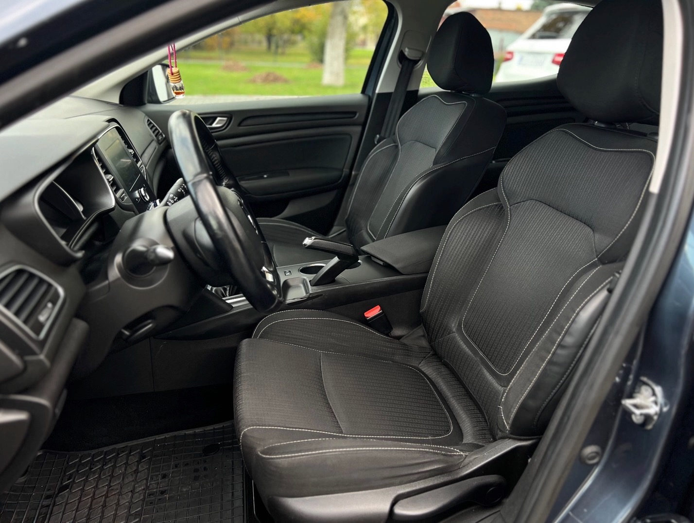 
Renault Megane Life full									
