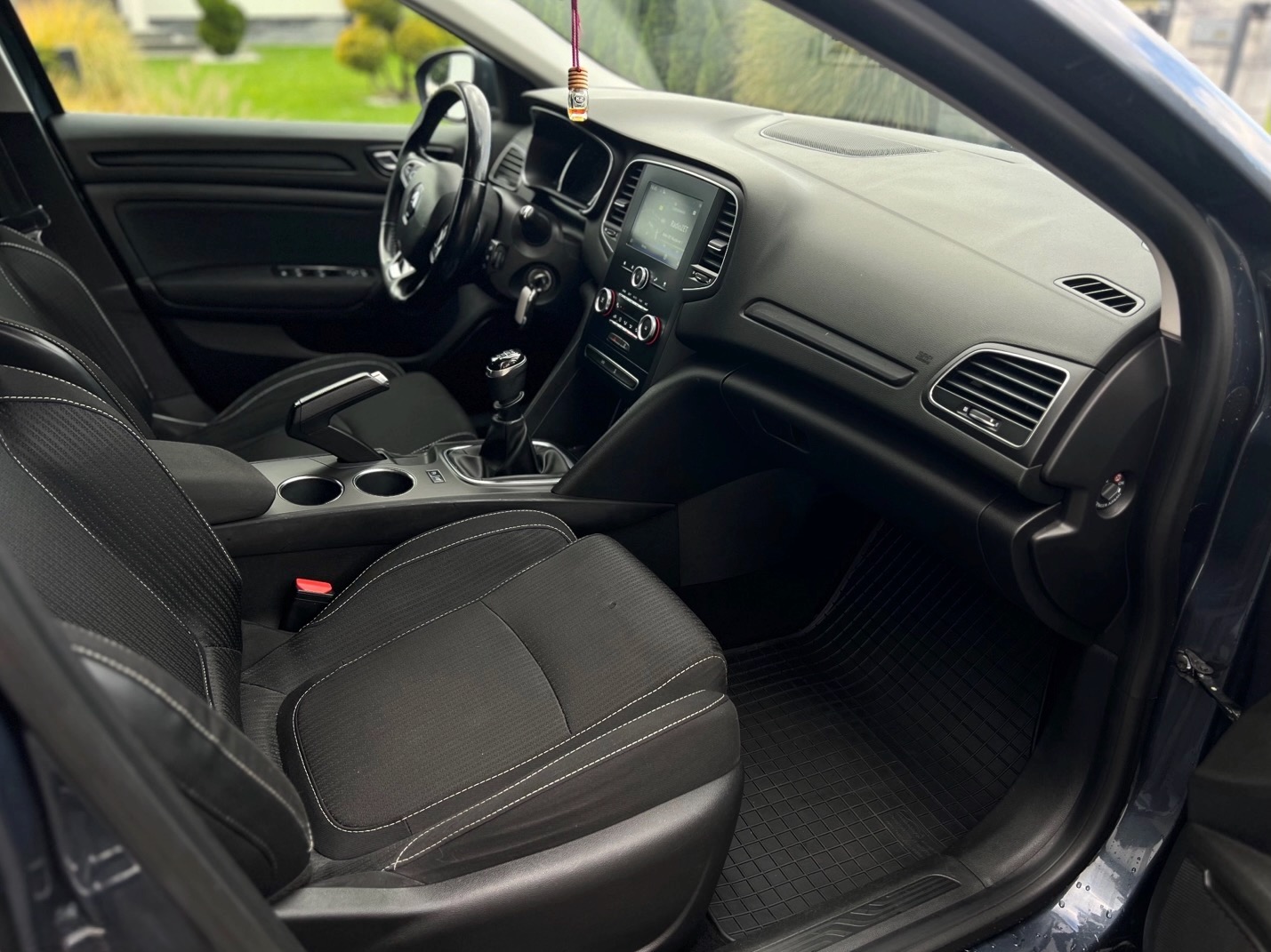 
Renault Megane Life full									