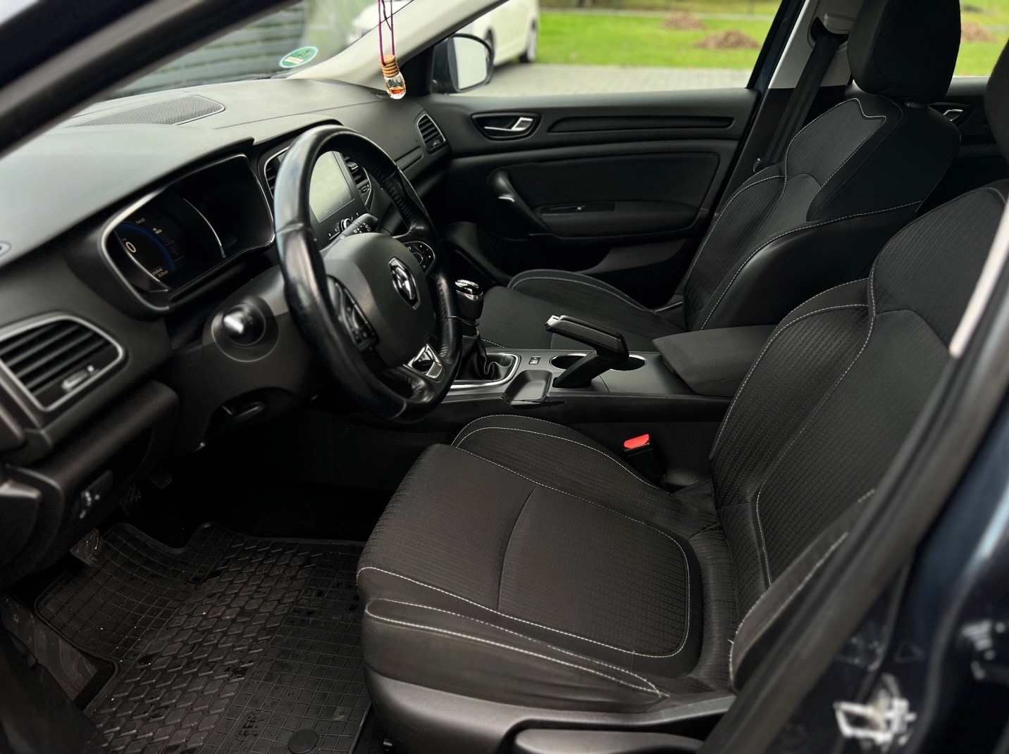 
Renault Megane Life full									