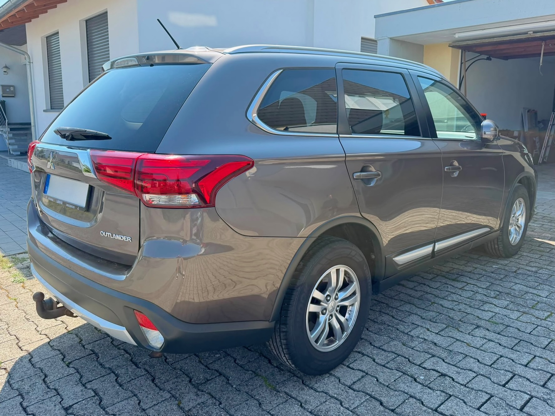
Mitsubishi Outlander full									