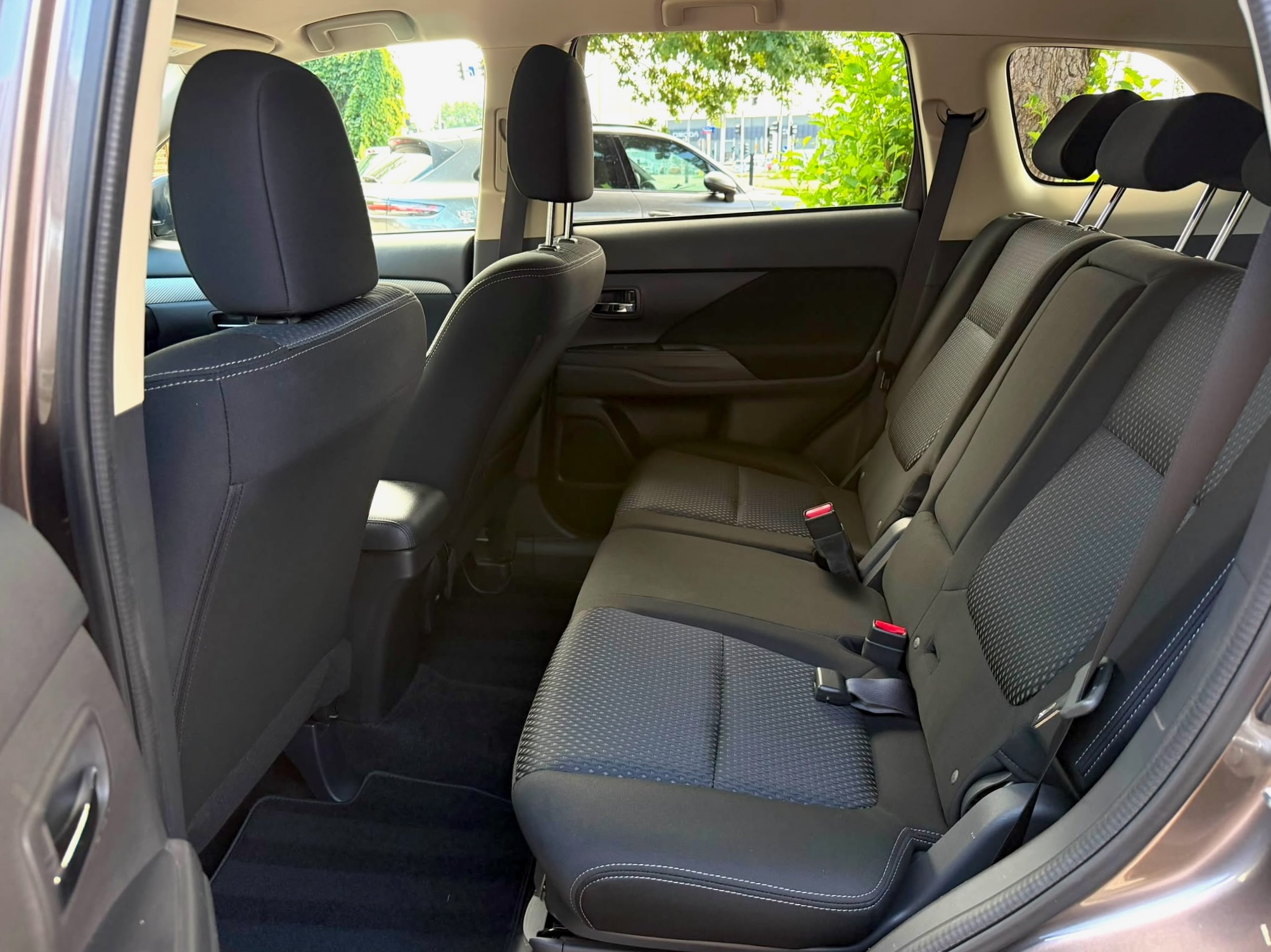 
Mitsubishi Outlander full									