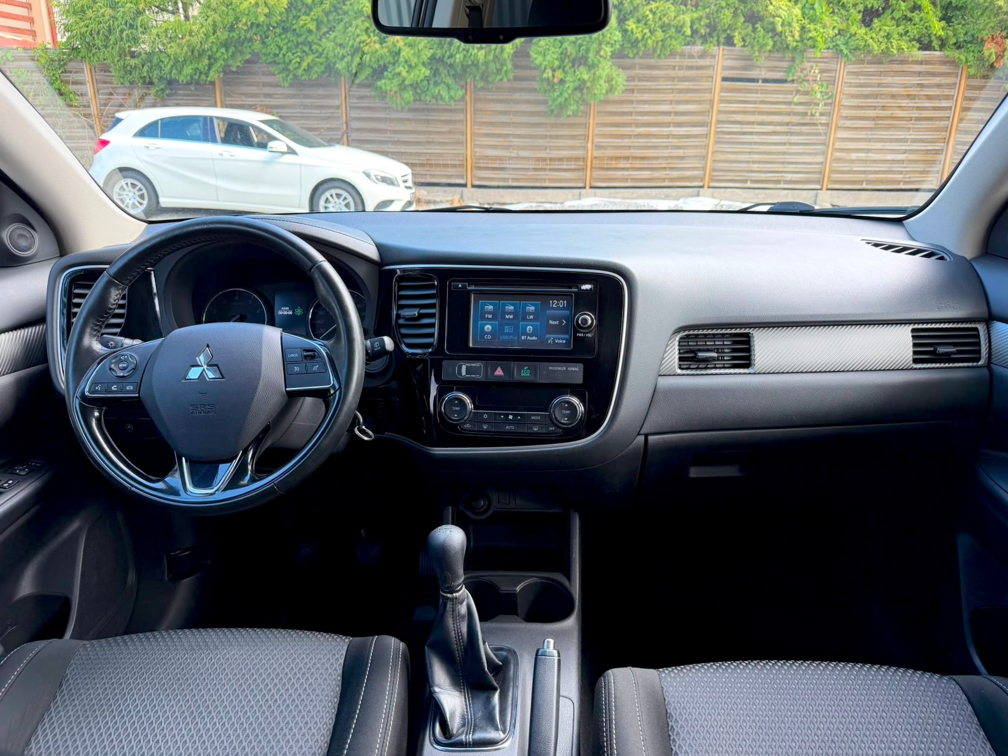
Mitsubishi Outlander full									