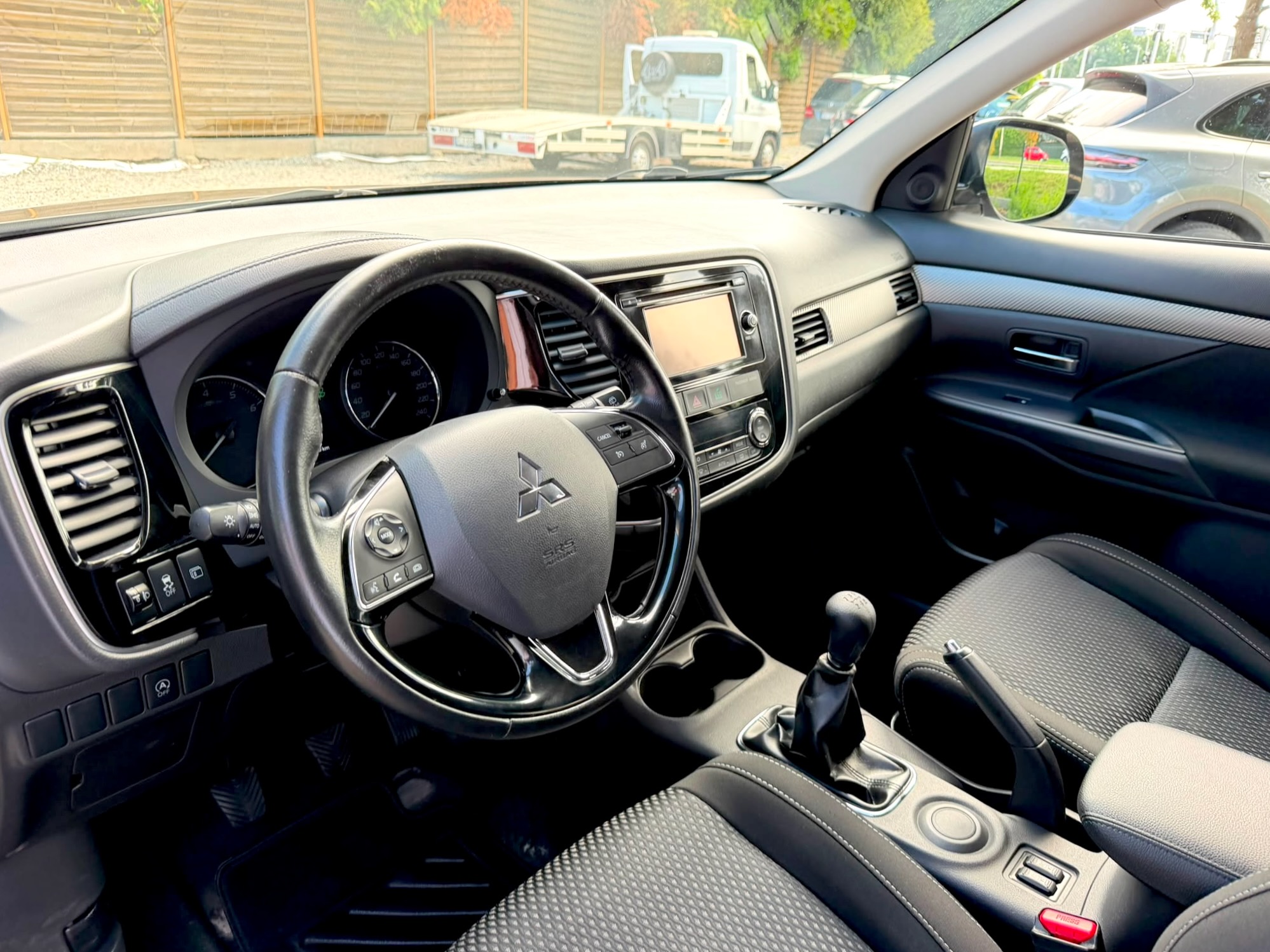 
Mitsubishi Outlander full									