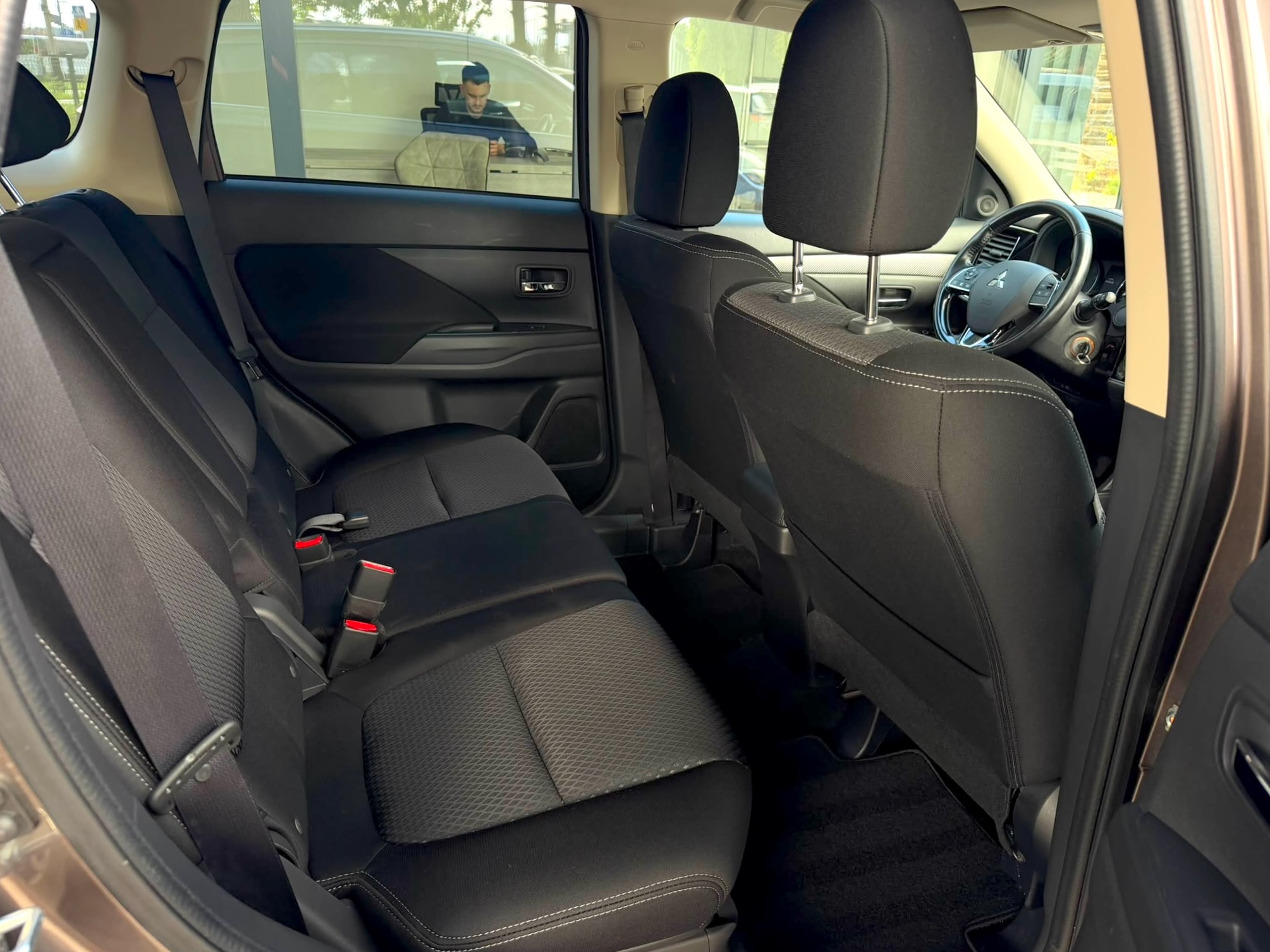 
Mitsubishi Outlander full									