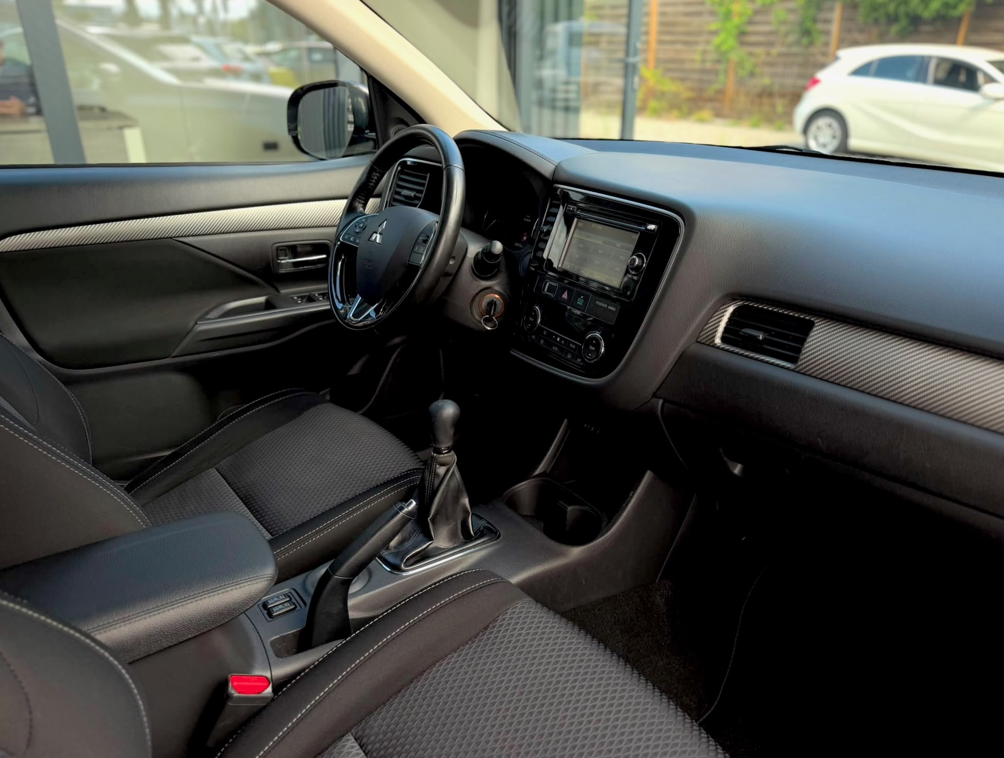 
Mitsubishi Outlander full									