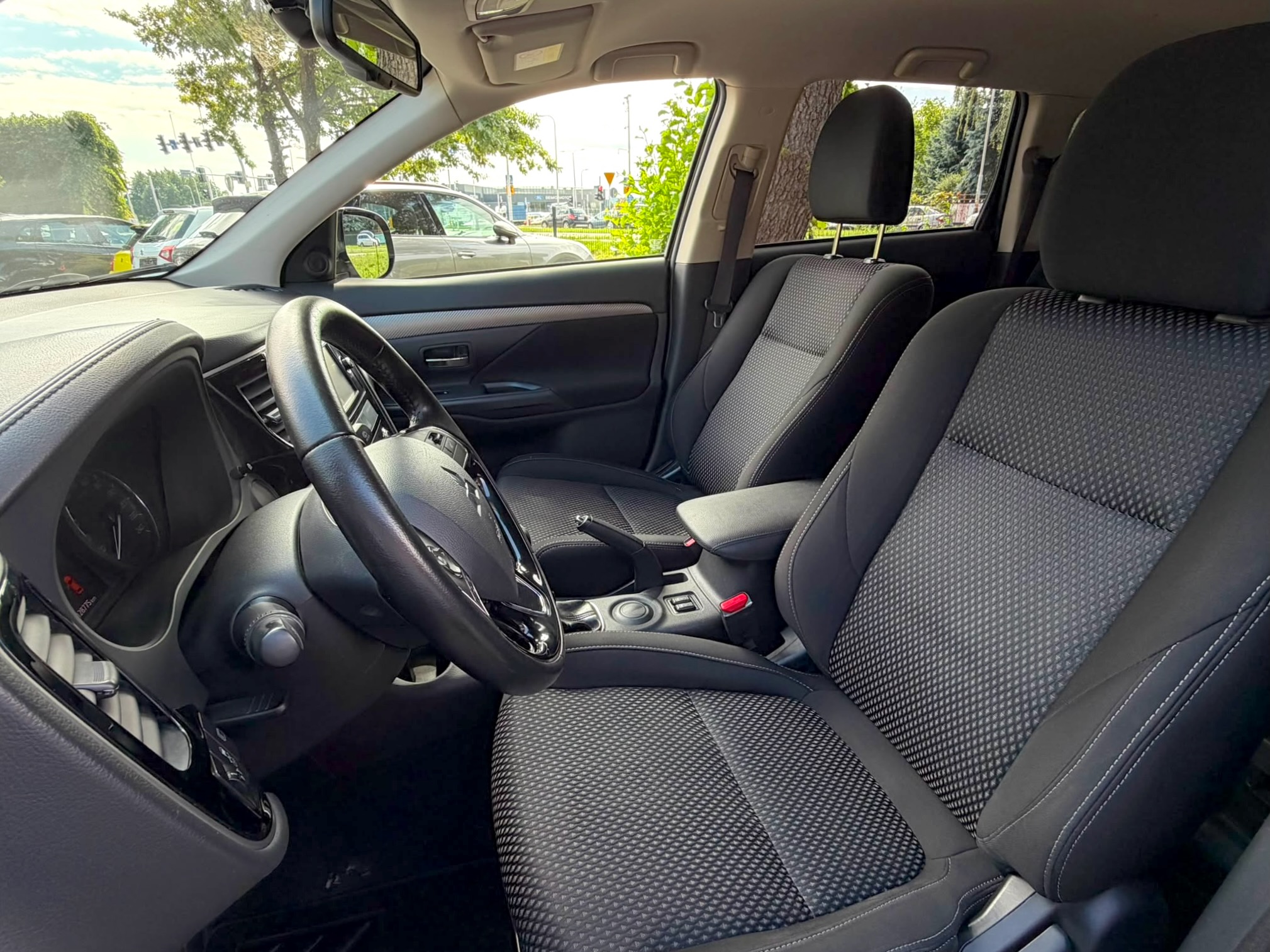 
Mitsubishi Outlander full									