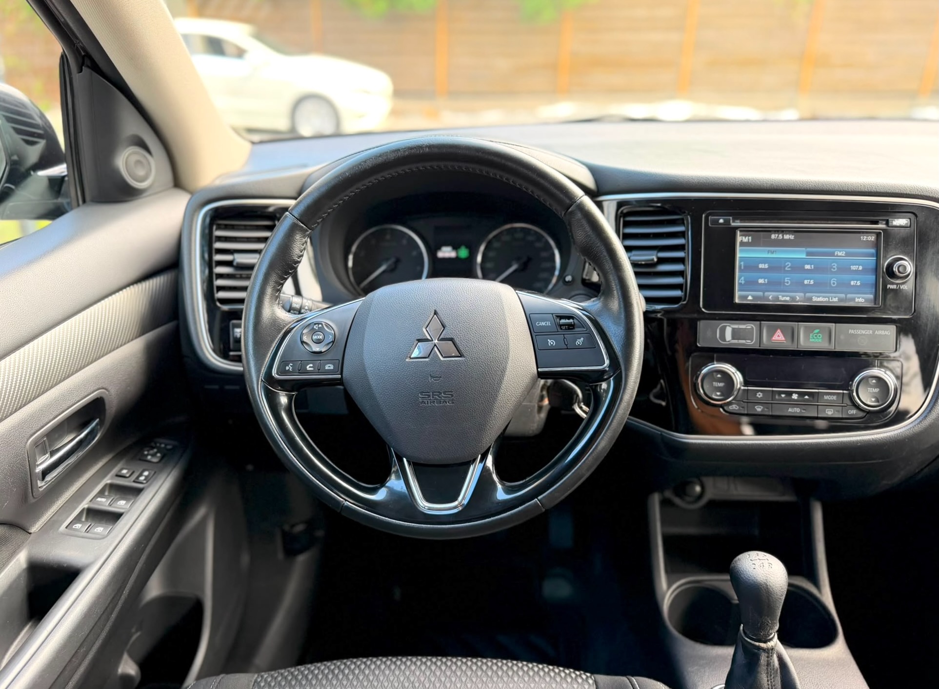 
Mitsubishi Outlander full									