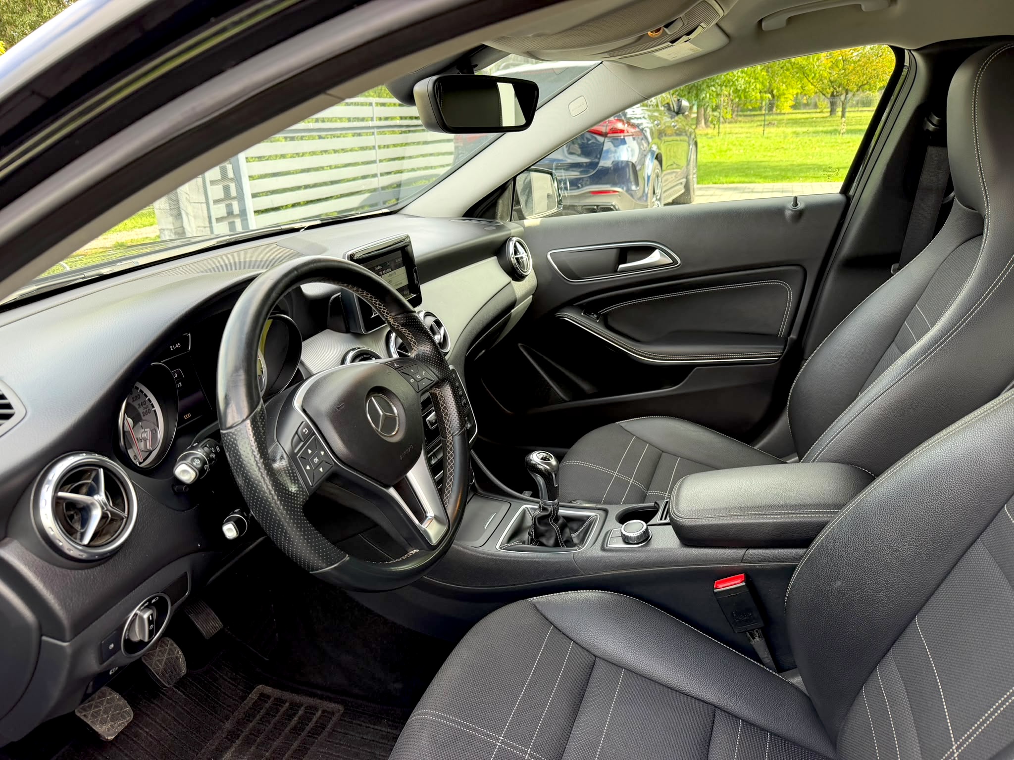 
Mercedes-Benz GLA 200 (W156) full									